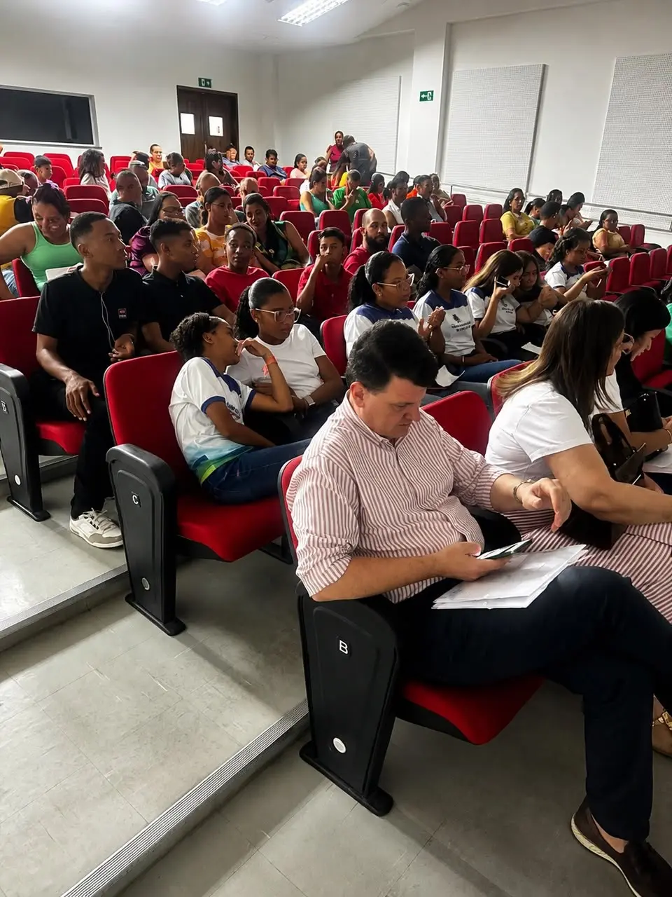 Participantes reunidos durante uma etapa de aproximação e mobilização do projeto.