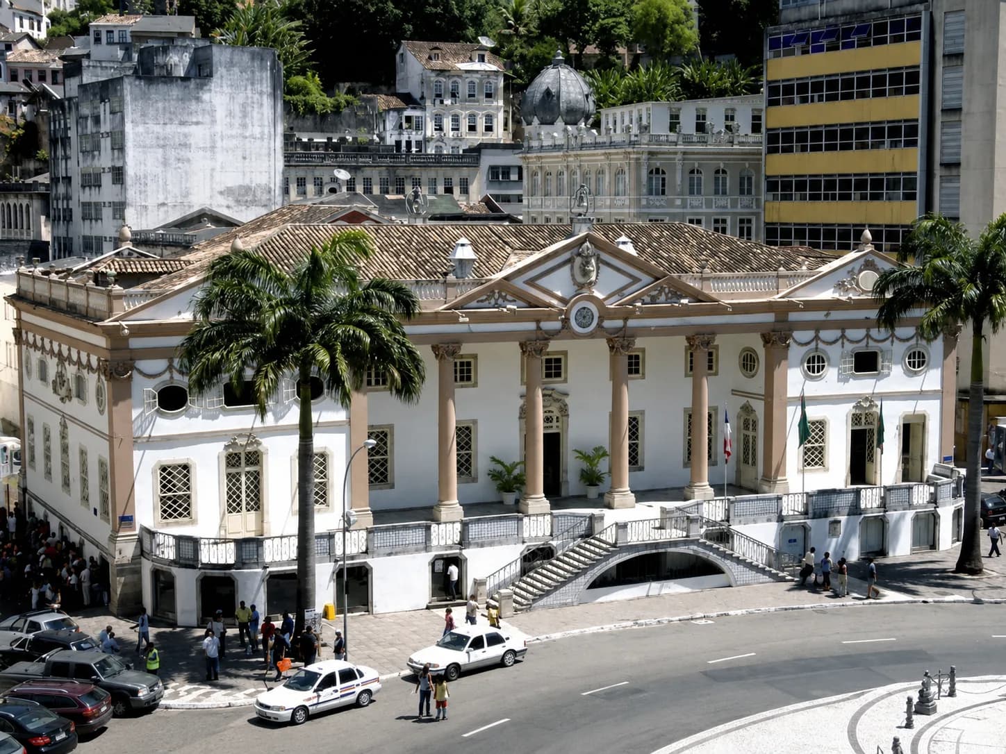 Fachada do palácio histórico da Associação Comercial da Bahia