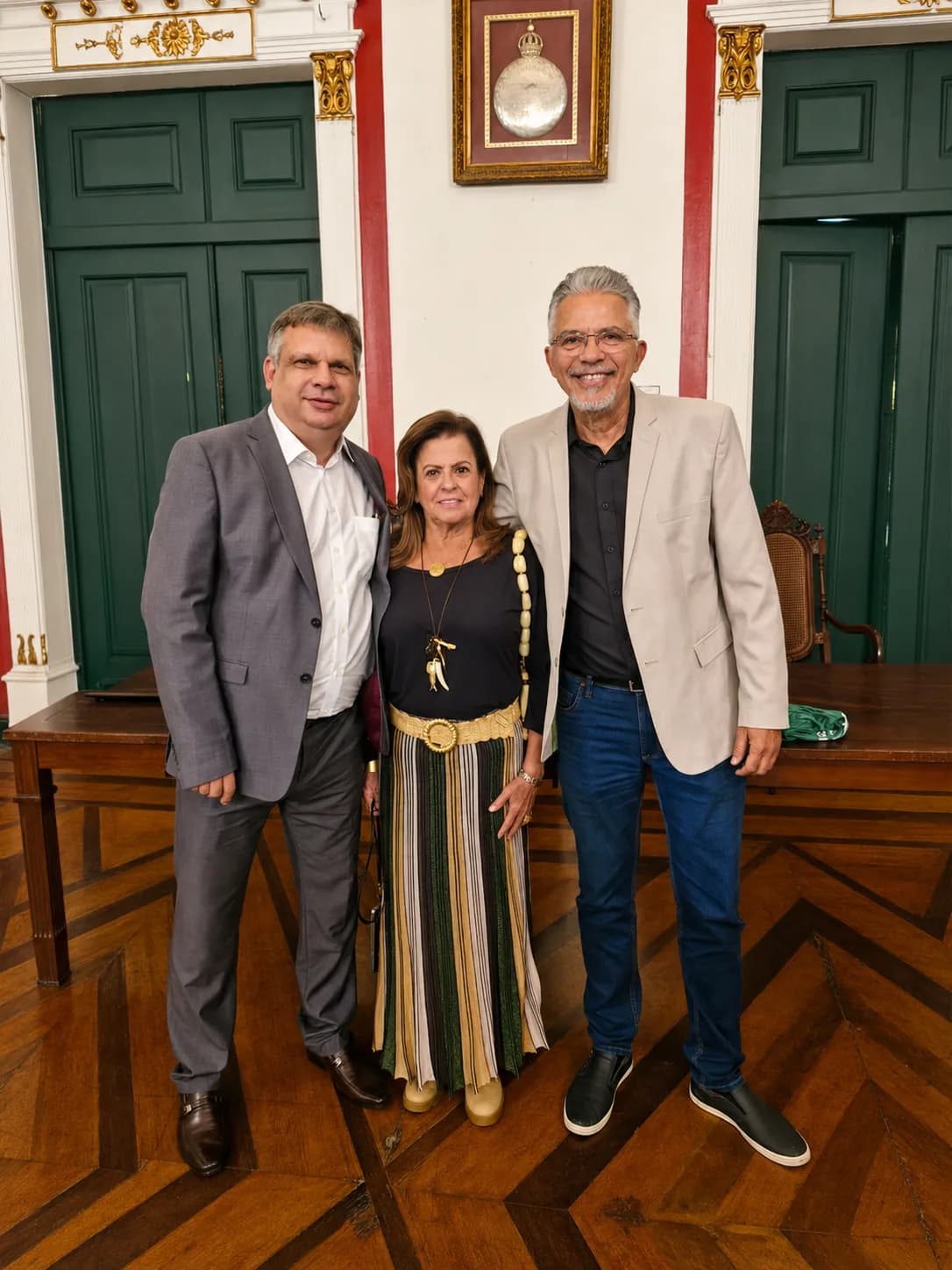 Professor Ney Campello em ambiente clássico da Associação Comercial da Bahia