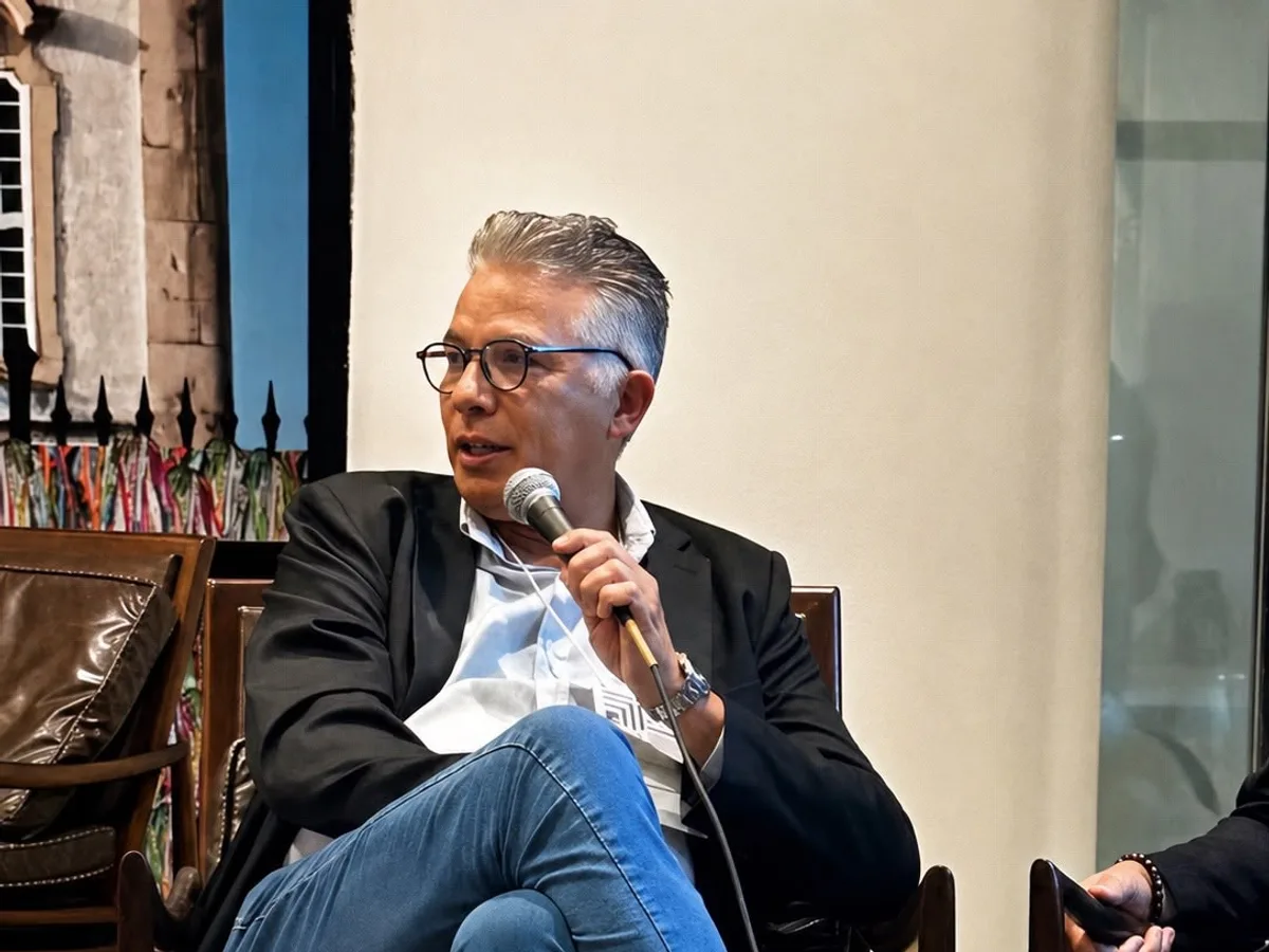 Professor Ney Campello durante painel de debate institucional